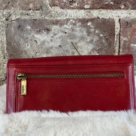 HOBO Clutch Wallet in Beautiful Red Leather w Black & White Houndstooth Interior - Picture 10 of 10